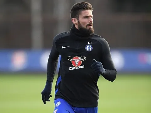 Giroud căn chỉnh thước ngắm, quyết tâm bắn hạ Watford