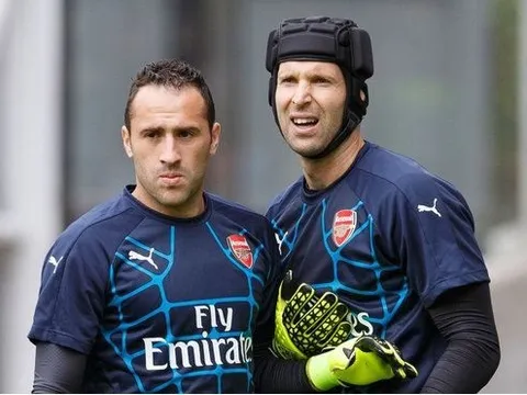 Giữ lời hứa, Wenger để Cech dự bị trong trận đấu với Bayern