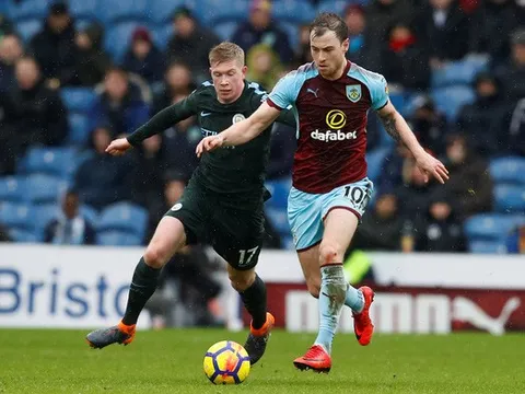 Man City hụt hơi, De Bruyne văng tục vì quá mệt mỏi
