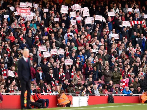 Góc Arsenal: Khi ‘Wenger Out’ cũng đã mất tích