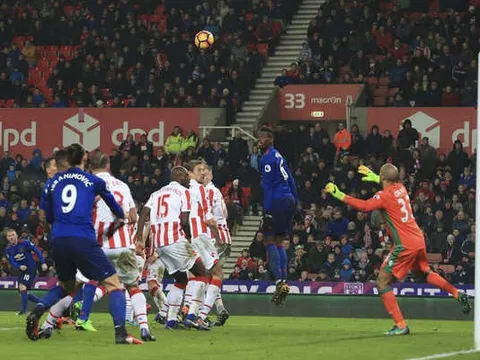 Góc HLV Phan Thanh Hùng: M.U, Liverpool bệnh 'nhà giàu'; Chelsea chớ khinh suất