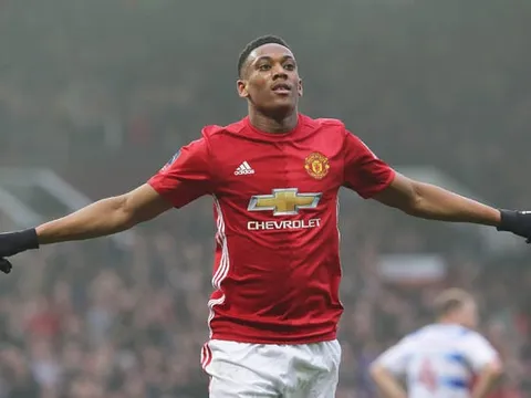 Góc nhìn: Ibra - 'Vị lãnh chúa' kìm hãm Martial