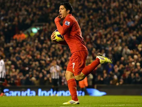 Góc siêu phẩm: Bản năng sát thủ của Suarez khi còn ở Liverpool