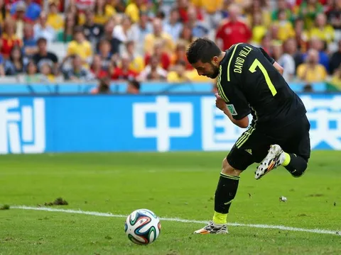 Góc siêu phẩm: Cú đánh gót thần sầu của David Villa tại World Cup