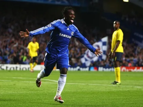 Góc siêu phẩm: Cú volley thần thánh của Essien vào lưới Barca