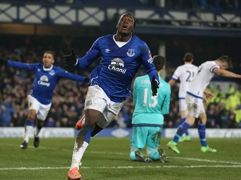 Góc siêu phẩm: Lukaku solo trước một rừng cầu thủ Chelsea