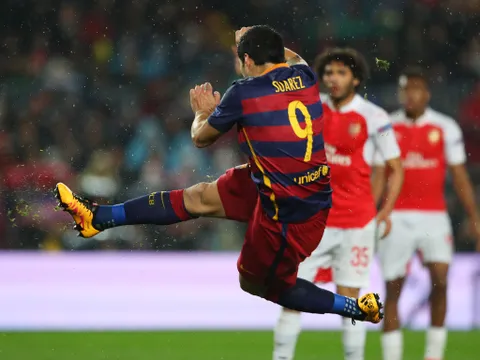 Góc siêu phẩm: Suarez ngã người tuyệt đẹp xé lưới Arsenal