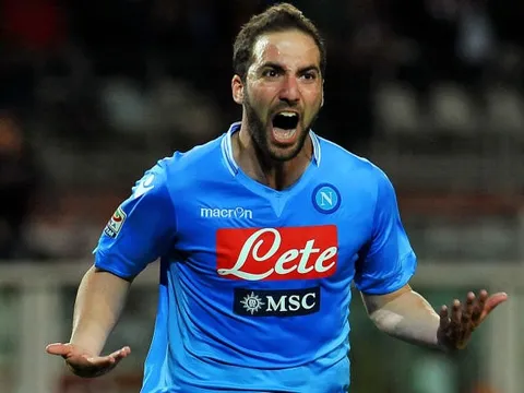Gonzalo Higuain chơi cực kì bùng nổ trong màu áo Napoli