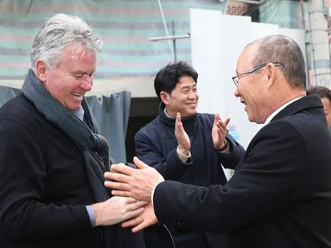 Guus Hiddink chúc mừng thành công của HLV Park Hang-seo