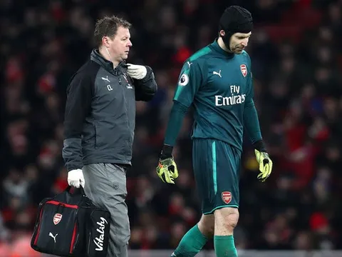 Hạ Everton, Arsenal trả giá đắt