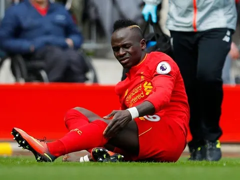 Hạ Everton, Liverpool trả giá cực đắt