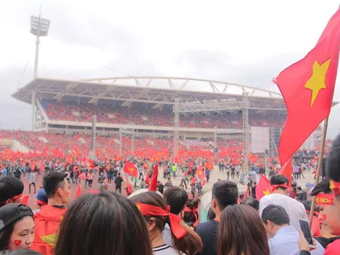 Hà Nội thất thủ trong ngày trọng đại của bóng đá Việt Nam