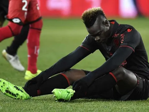 Hài hước chuyện Balotelli lỡ 2 phút thi đấu vì lý do ngớ ngẩn