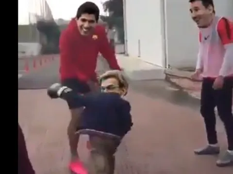Hài hước: Klopp cáu gắt khi bị Barcelona cướp đi Coutinho