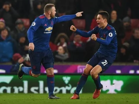 'Hãy đối xử với Rooney như người thường'