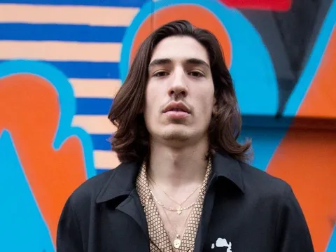 Hector Bellerin mặc đồ ngủ đi dự tuần lễ thời trang tại London