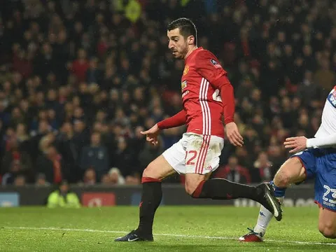 Henrikh Mkhitaryan chơi bùng nổ trước Wigan