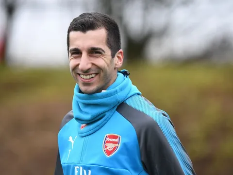 Henrikh Mkhitaryan mặc áo số 7, tập buổi đầu cùng Arsenal