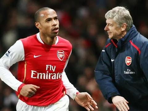Henry khuyên Arsenal học hỏi từ Chelsea trong vụ Wenger