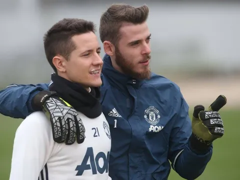 Herrera ngập tràn hạnh phúc cùng De Gea trong buổi tập của Man United