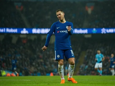 Hết Courtois, đến lượt Hazard bật lại Conte