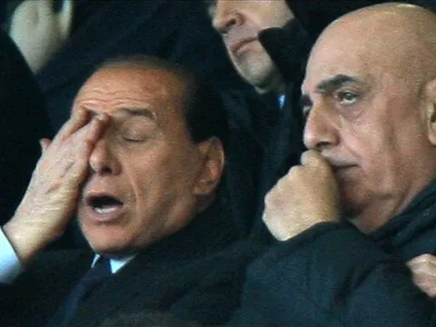 Hết kiên nhẫn, Berlusconi tính chuyện giữ lại Milan