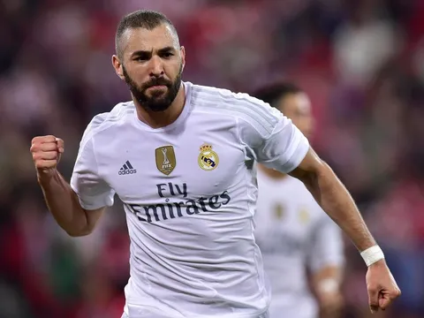 Hết kiên nhẫn, Real tính tống khứ Benzema sang Man United