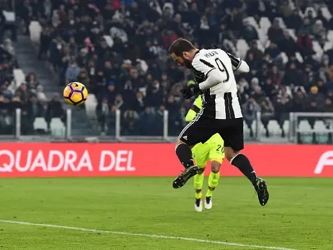 Higuain lập cú đúp, Juventus viết nên trang sử mới
