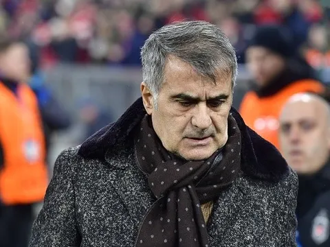 HLV Besiktas tái mặt, chứng kiến đội nhà bị hành hạ