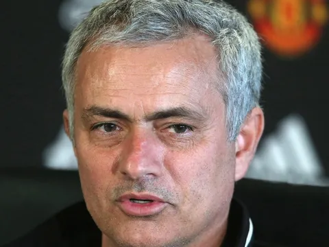 HLV Mourinho báo tin vui chuyển nhượng cho NHM Quỷ đỏ