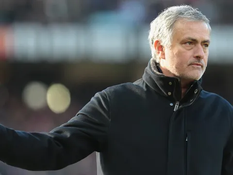 HLV Mourinho: Chelsea hay, nhưng Man Utd còn hay hơn