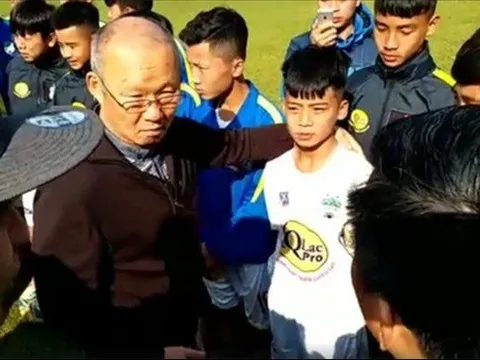 HLV Park Hang Seo có lời khuyên bổ ích với tài năng trẻ Học viện HAGL JMG