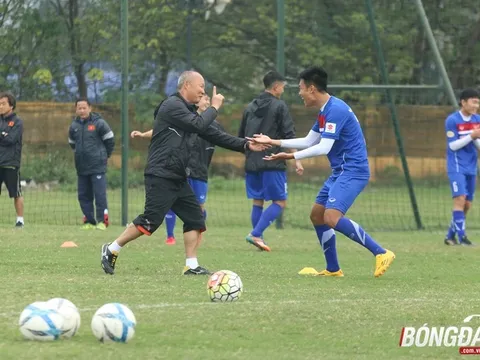 HLV Park Hang-seo được các học trò "tặng hành" ngày cuối năm