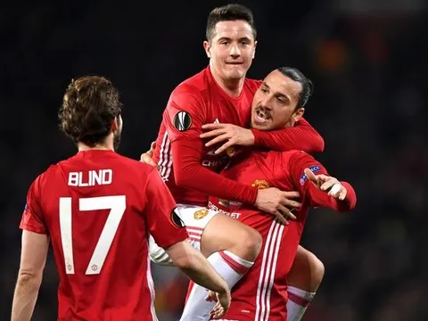HLV Saint-Etienne tố trọng tài thiên vị Ibrahimovic