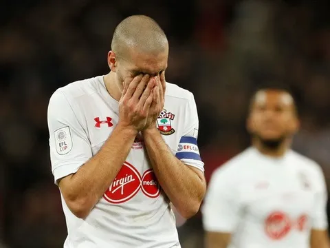HLV Southampton ấm ức vì thua MU