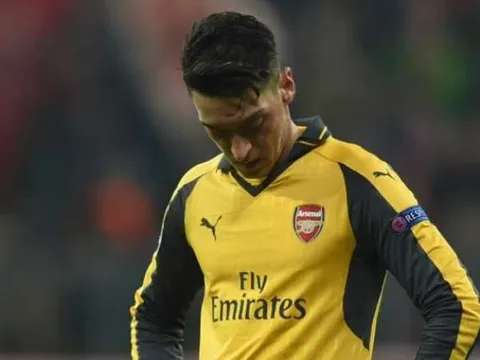 HLV Wenger chỉ ra người khiến Mesut Oezil sa sút
