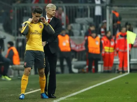 HLV Wenger sẽ bị học trò làm phản?