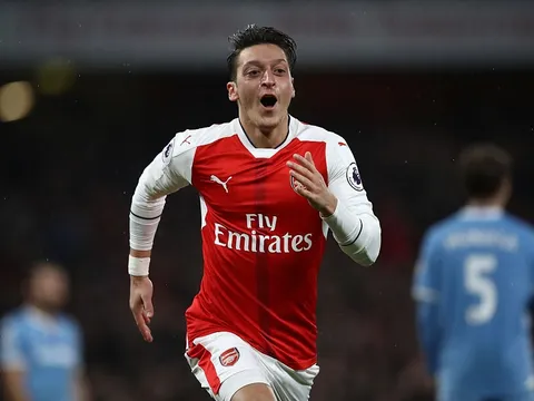 HLV Wenger tiết lộ niềm mong mỏi với Oezil