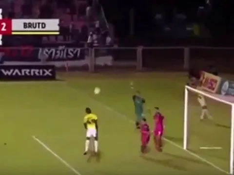 Hoàng Vũ Samson bỏ lỡ khó tin ở giải Thai League