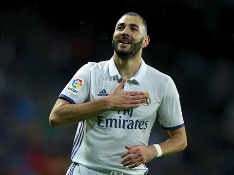 'Hồi sinh', Benzema nhận quà từ Real