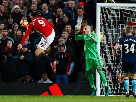 Howard Webb: 'Từ chối bàn thắng của Ibra? Điên rồ!'