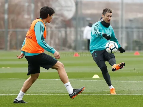 Hùng hục trên sân tập Real, Ronaldo tăng tốc mạnh mẽ