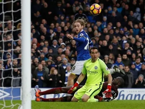 Hung thần Tom Davies của Man City đêm qua, anh là ai?
