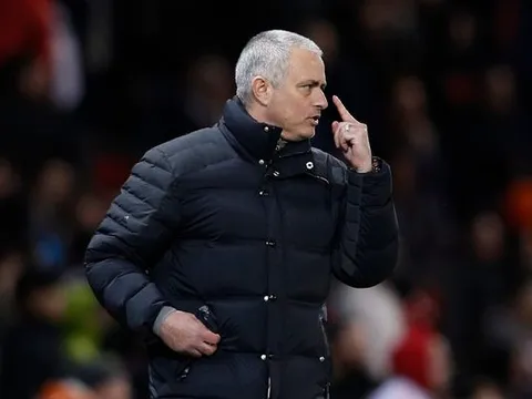'Hủy diệt' Leicester, Mourinho thách thức top 4