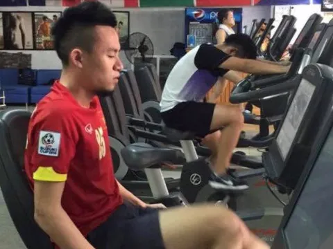 Huy Toàn trở lại tập gym sau chấn thương gãy tay