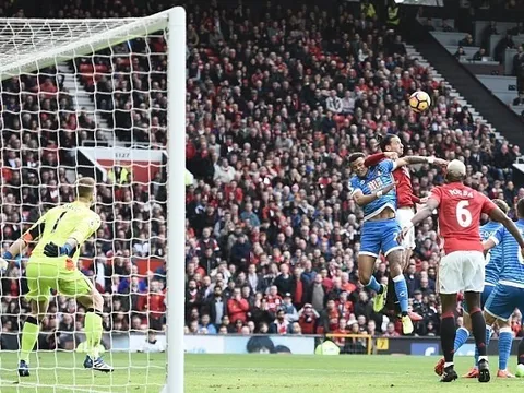 Graham Poll: 'Ibra và Mings phải bị phạt thật nặng'