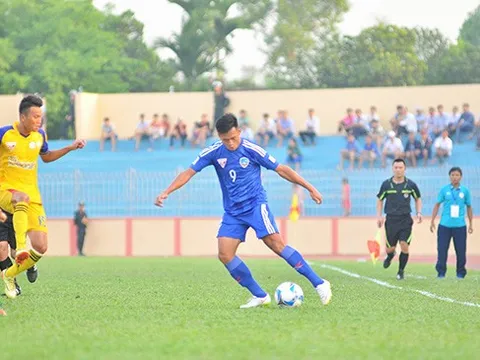 Minh Tuấn tỏa sáng, Quảng Nam vẫn giữ mạch bất bại