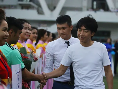 Chùm ảnh: Công Vinh - Miura "đỏ mắt" tuyển quân ở sân chơi sinh viên