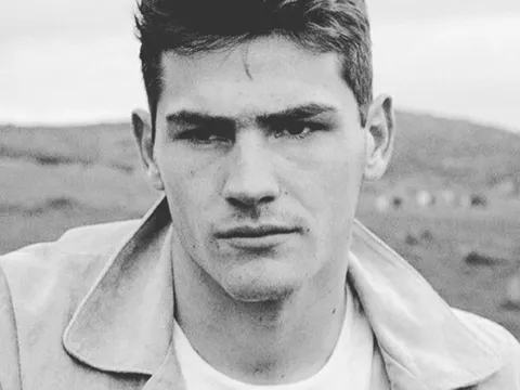 Casillas bị đàn em 'chê không kiêng nể' vì hồi teen