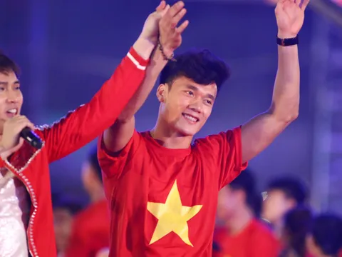 Bùi Tiến Dũng không ngại ngùng chia sẻ ba mẹ tôi làm nghề nông